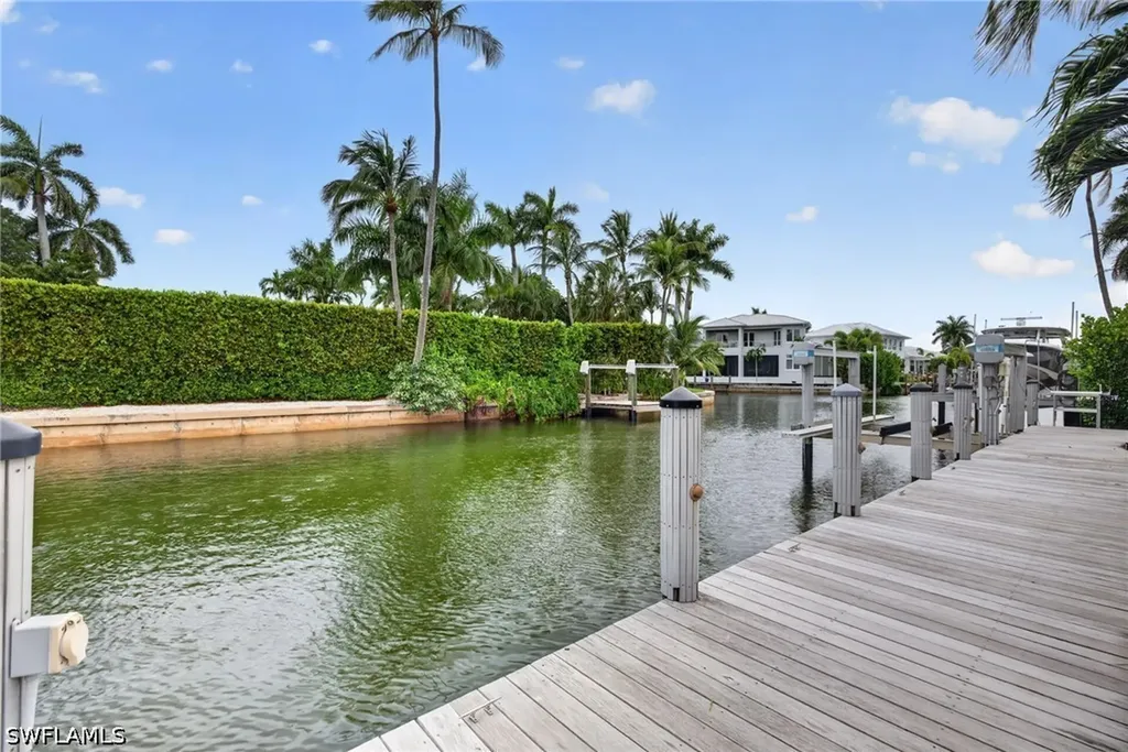 2140 Tarpon Road Naples FL 34102