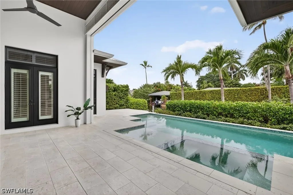 2140 Tarpon Road Naples FL 34102