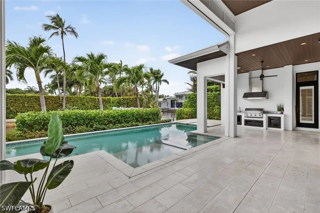 2140 Tarpon Road Naples FL 34102