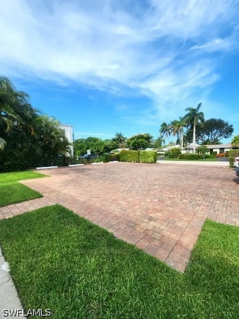 2000 Alamanda Drive Naples FL 34102