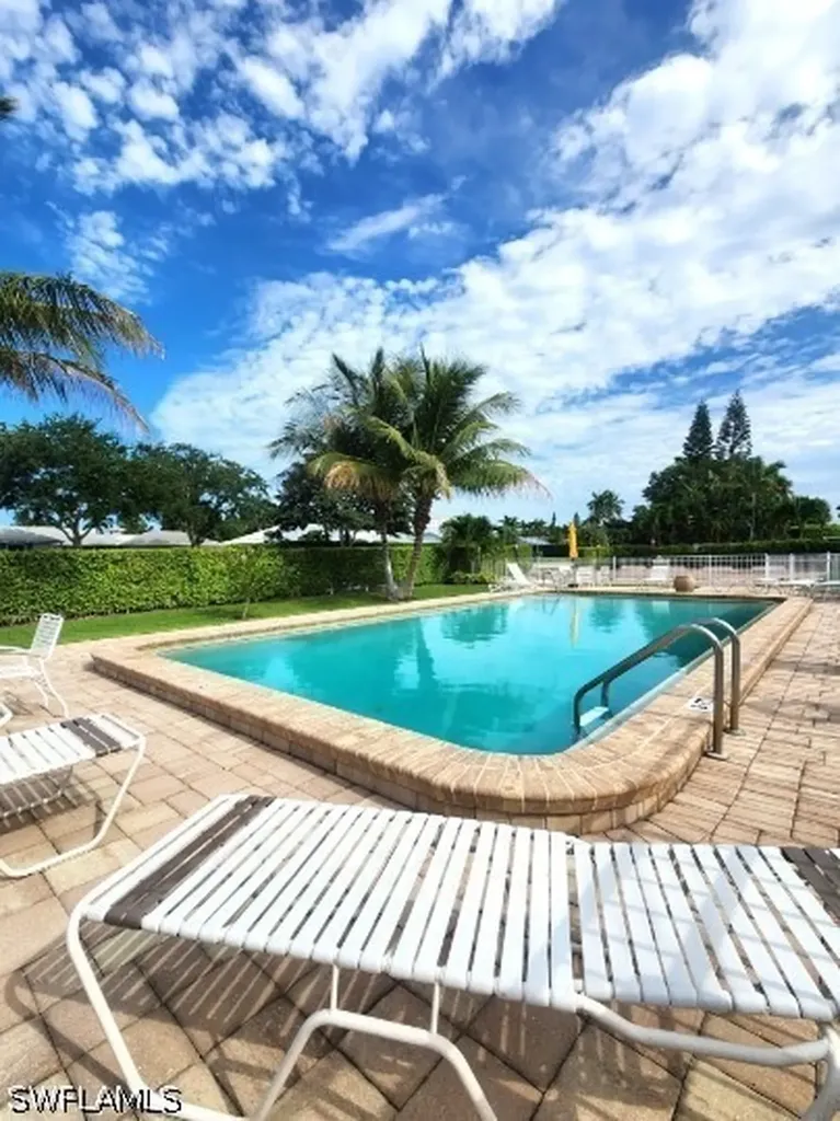 2000 Alamanda Drive Naples FL 34102