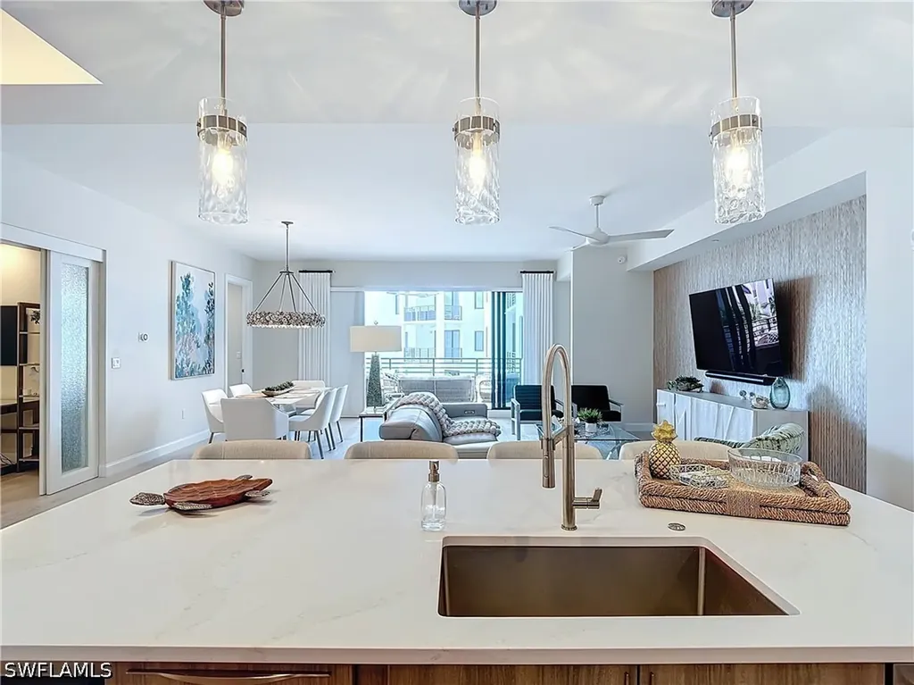 1125 Central Avenue Naples FL 34102