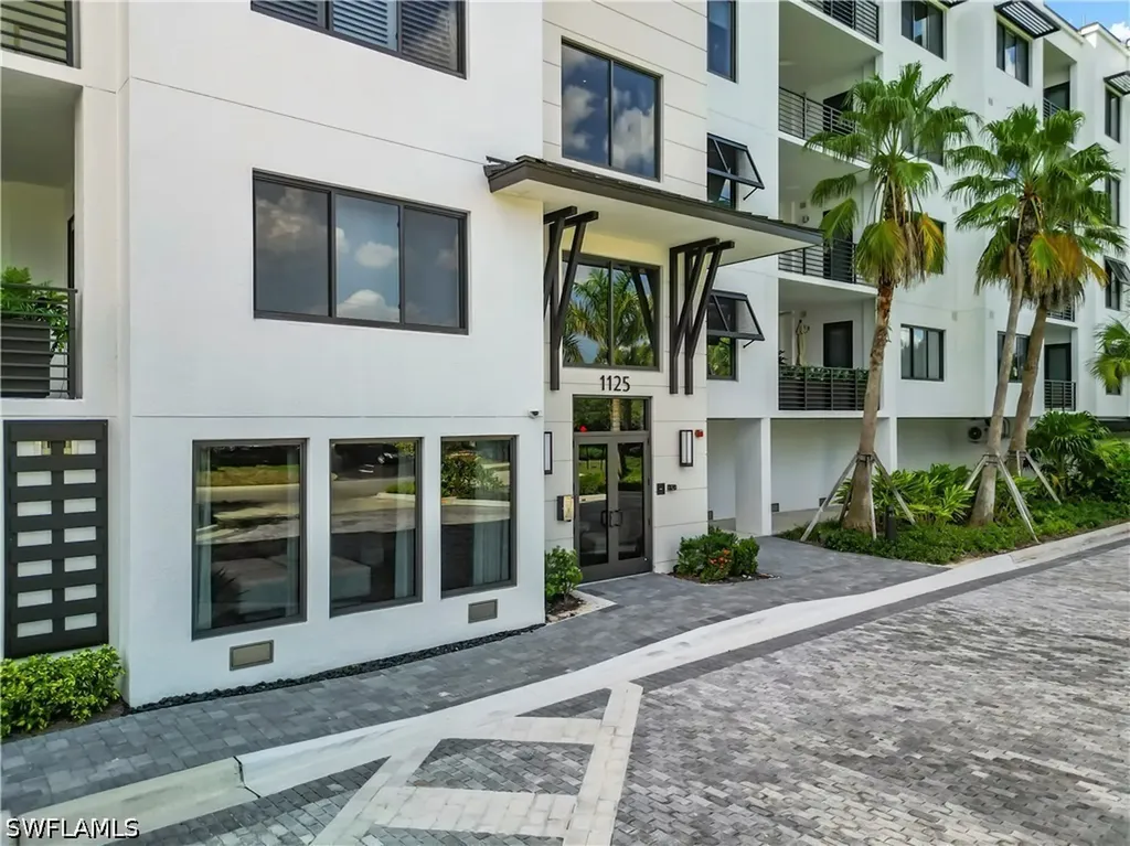 1125 Central Avenue Naples FL 34102