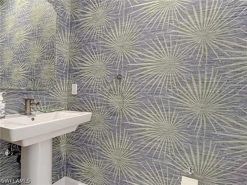 1125 Central Avenue Naples FL 34102