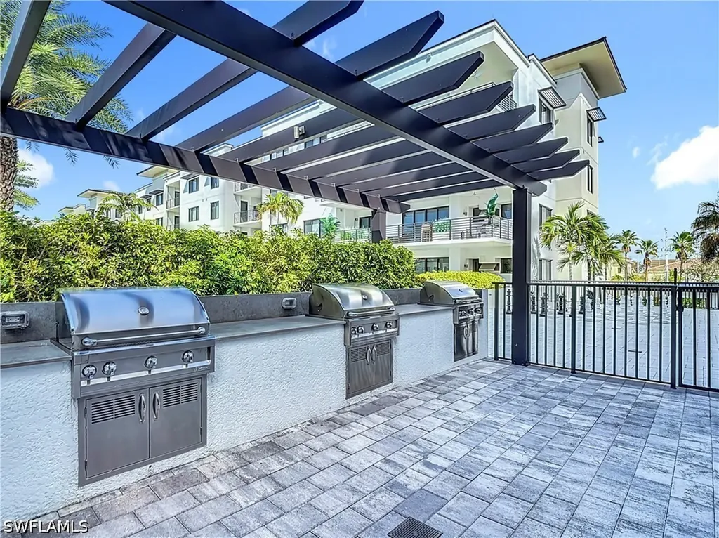 1125 Central Avenue Naples FL 34102