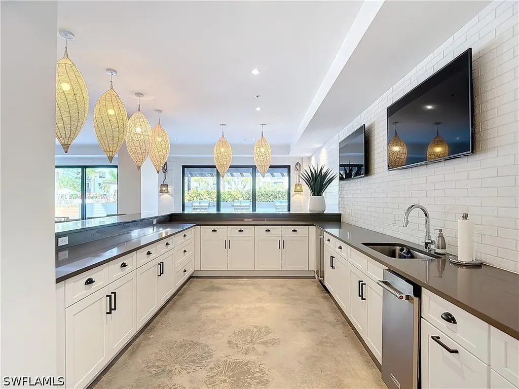 1125 Central Avenue Naples FL 34102