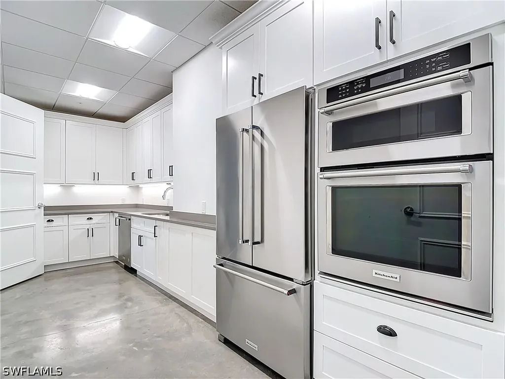 1125 Central Avenue Naples FL 34102