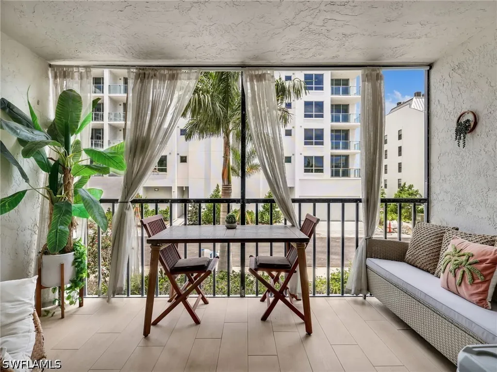 260 Southbay Drive Naples FL 34108