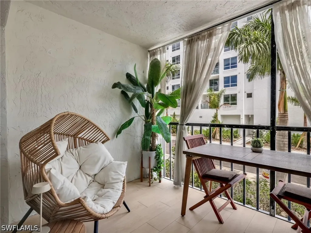 260 Southbay Drive Naples FL 34108