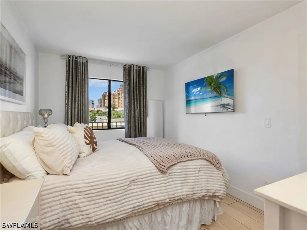 260 Southbay Drive Naples FL 34108