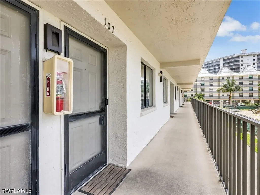 260 Southbay Drive Naples FL 34108