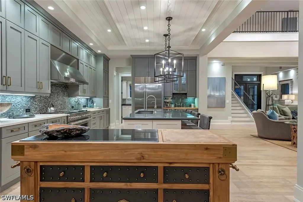 3170 Crayton Road Naples FL 34103