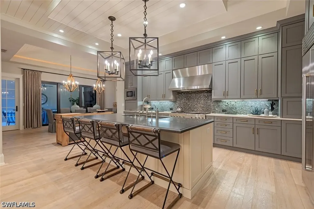 3170 Crayton Road Naples FL 34103
