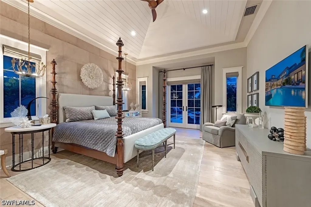 3170 Crayton Road Naples FL 34103