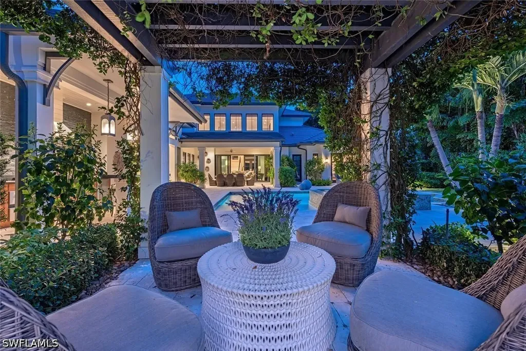 3170 Crayton Road Naples FL 34103