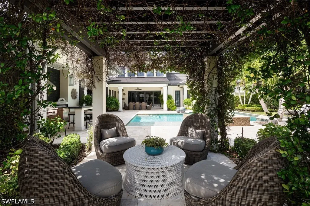 3170 Crayton Road Naples FL 34103