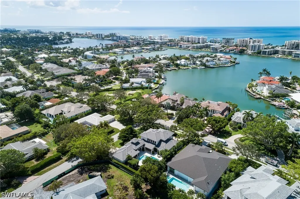 3170 Crayton Road Naples FL 34103
