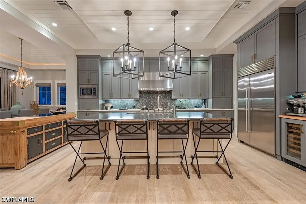 3170 Crayton Road Naples FL 34103
