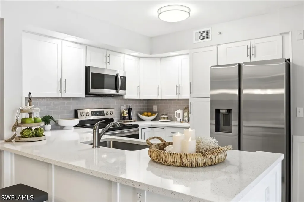 1240 Wildwood Lakes Boulevard Naples FL 34104