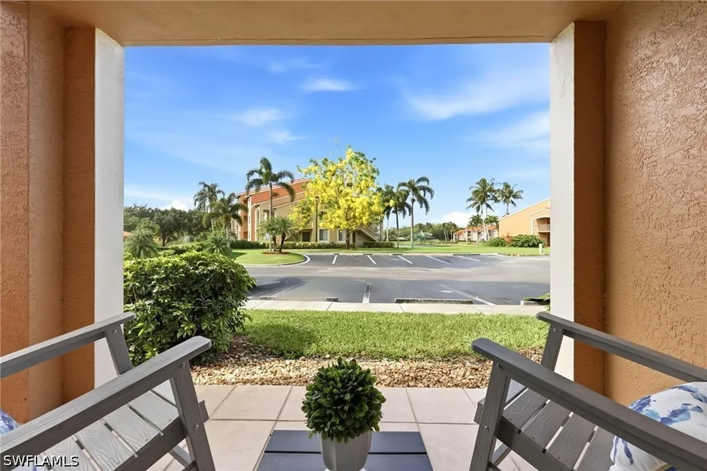 1240 Wildwood Lakes Boulevard Naples FL 34104