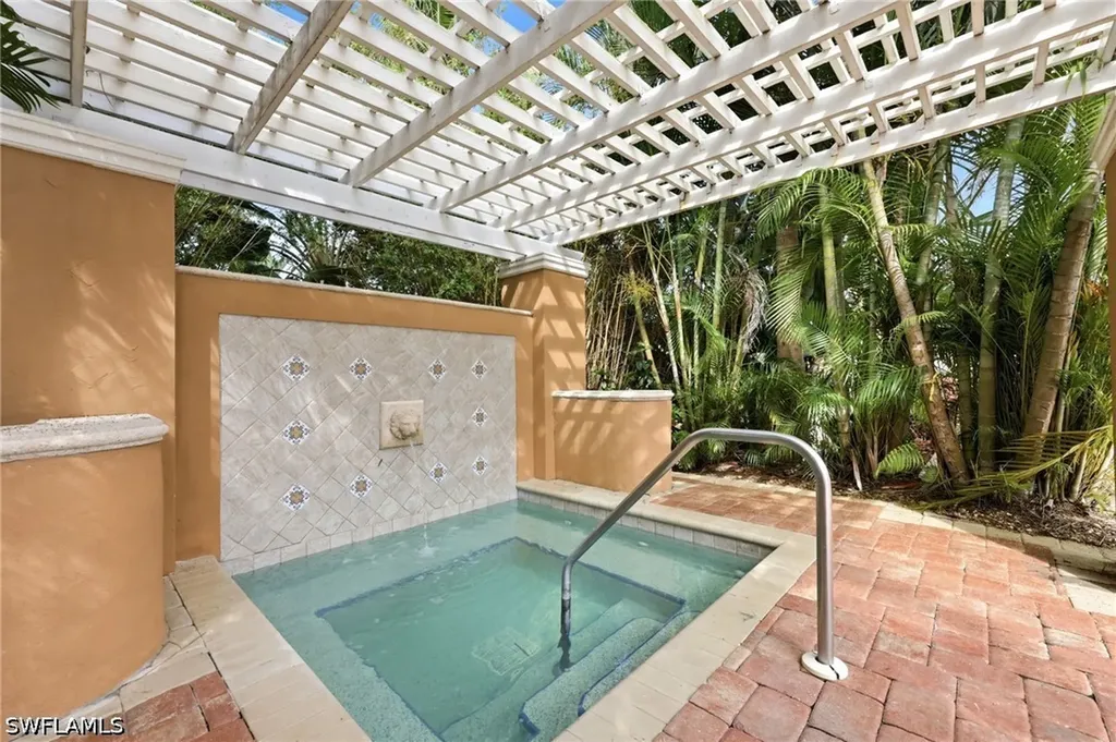1240 Wildwood Lakes Boulevard Naples FL 34104