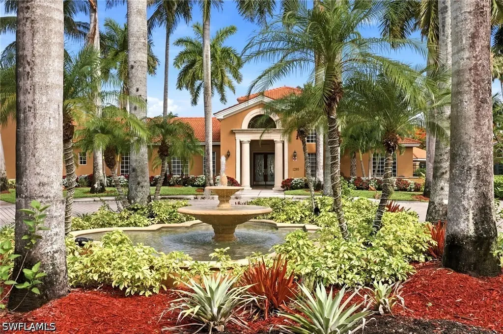 1240 Wildwood Lakes Boulevard Naples FL 34104