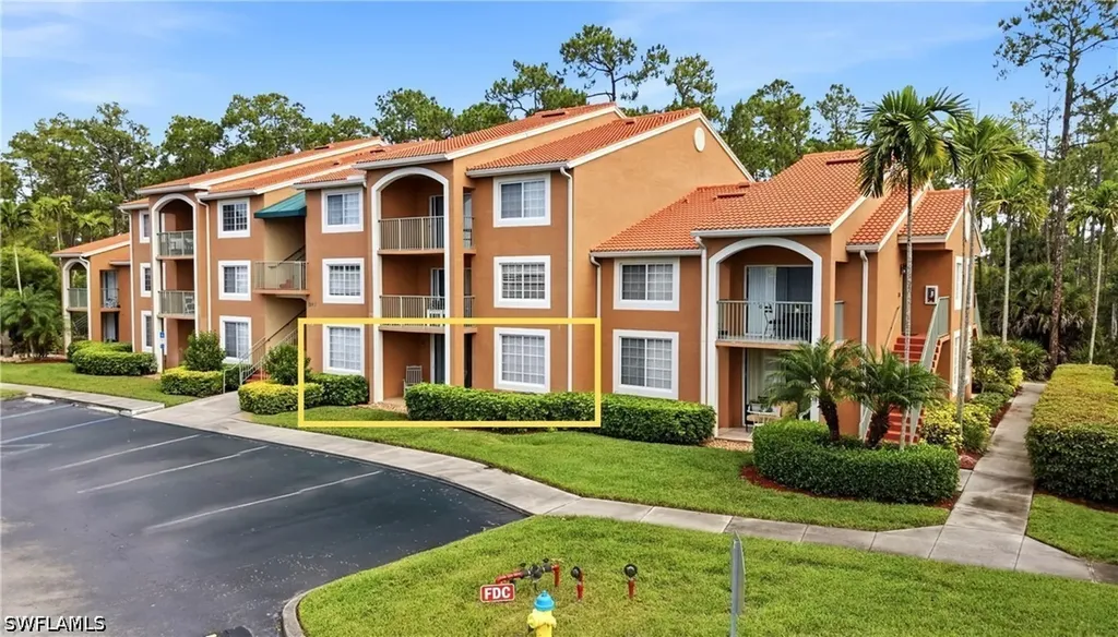 1240 Wildwood Lakes Boulevard Naples FL 34104