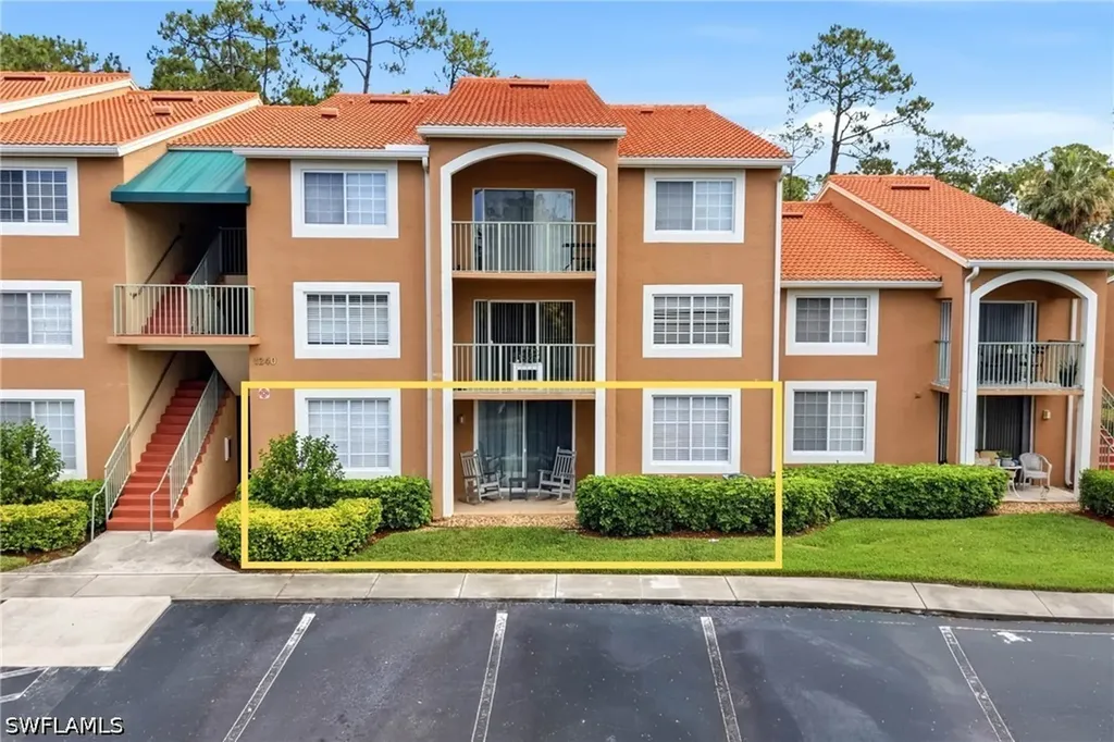 1240 Wildwood Lakes Boulevard Naples FL 34104