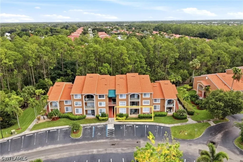 1240 Wildwood Lakes Boulevard Naples FL 34104