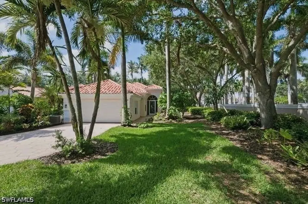 6000 Via Bella Court Naples FL 34109