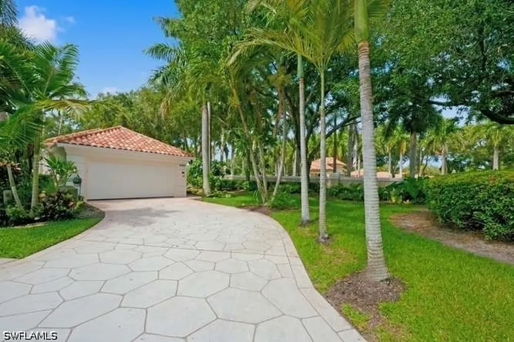 6000 Via Bella Court Naples FL 34109