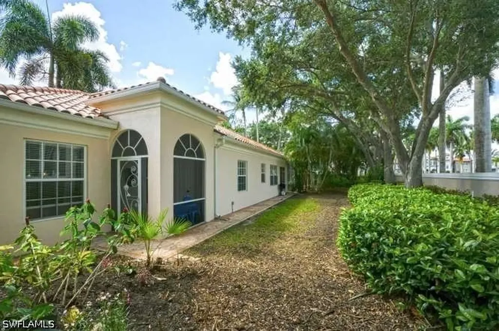 6000 Via Bella Court Naples FL 34109
