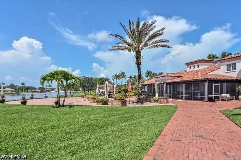 6000 Via Bella Court Naples FL 34109