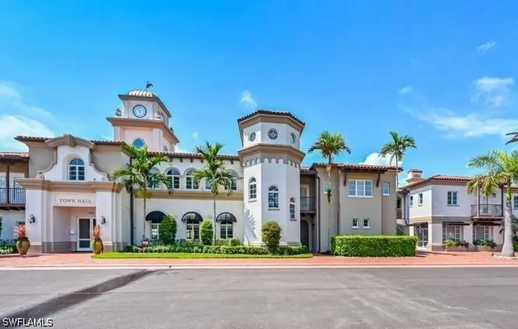 6000 Via Bella Court Naples FL 34109