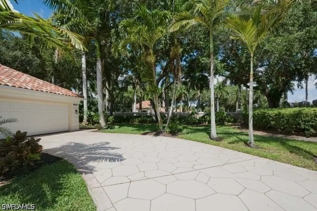 6000 Via Bella Court Naples FL 34109