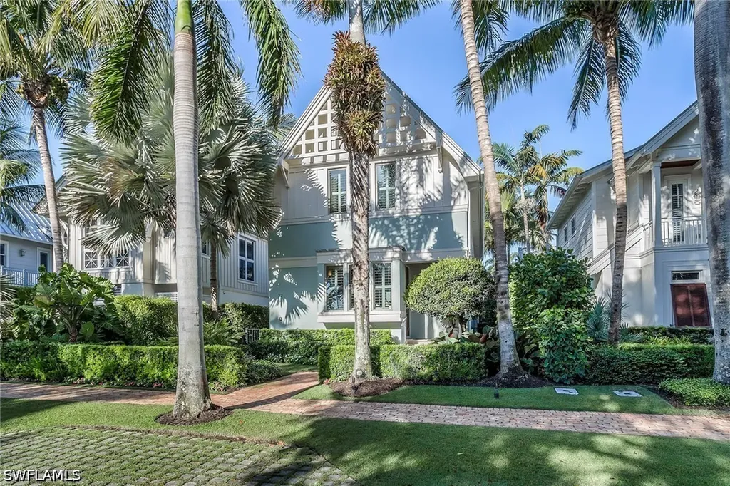 32 6th Street S Naples FL 34102