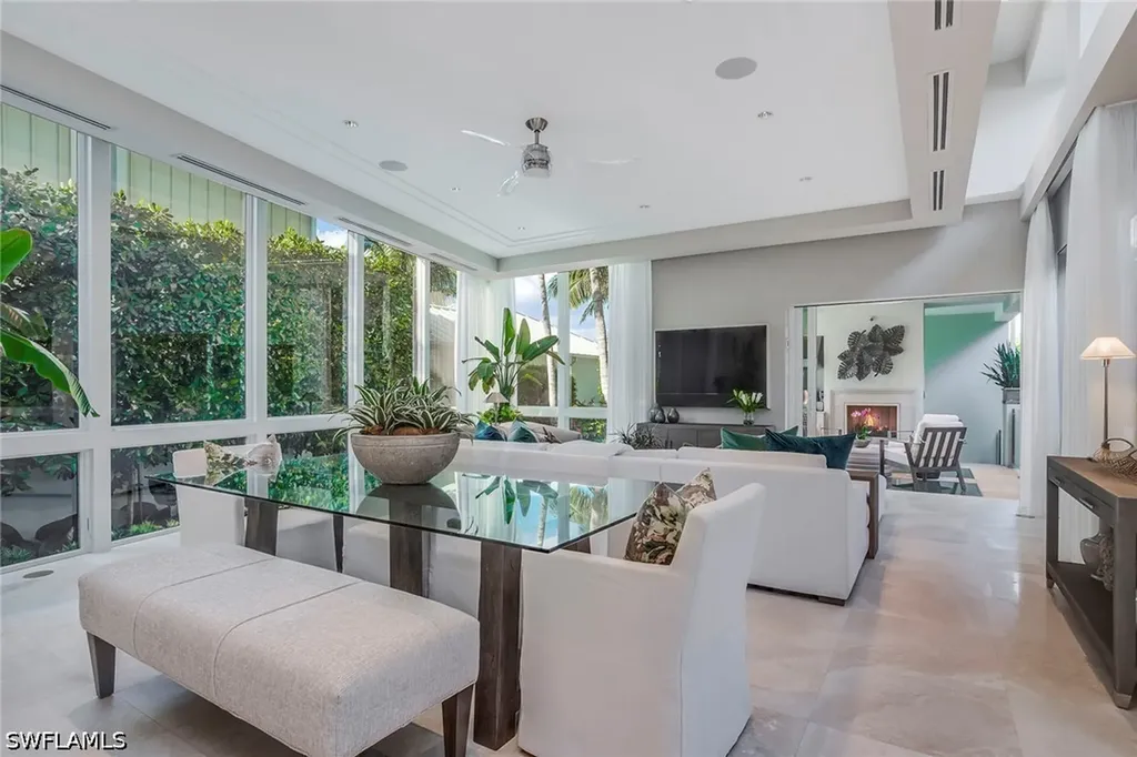 32 6th Street S Naples FL 34102