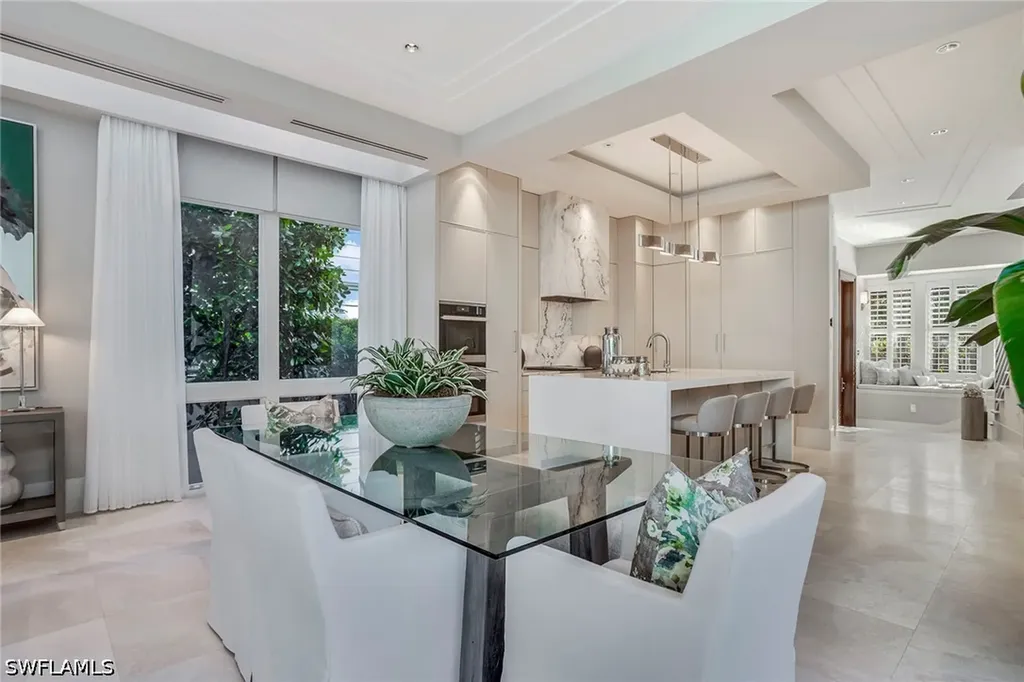 32 6th Street S Naples FL 34102