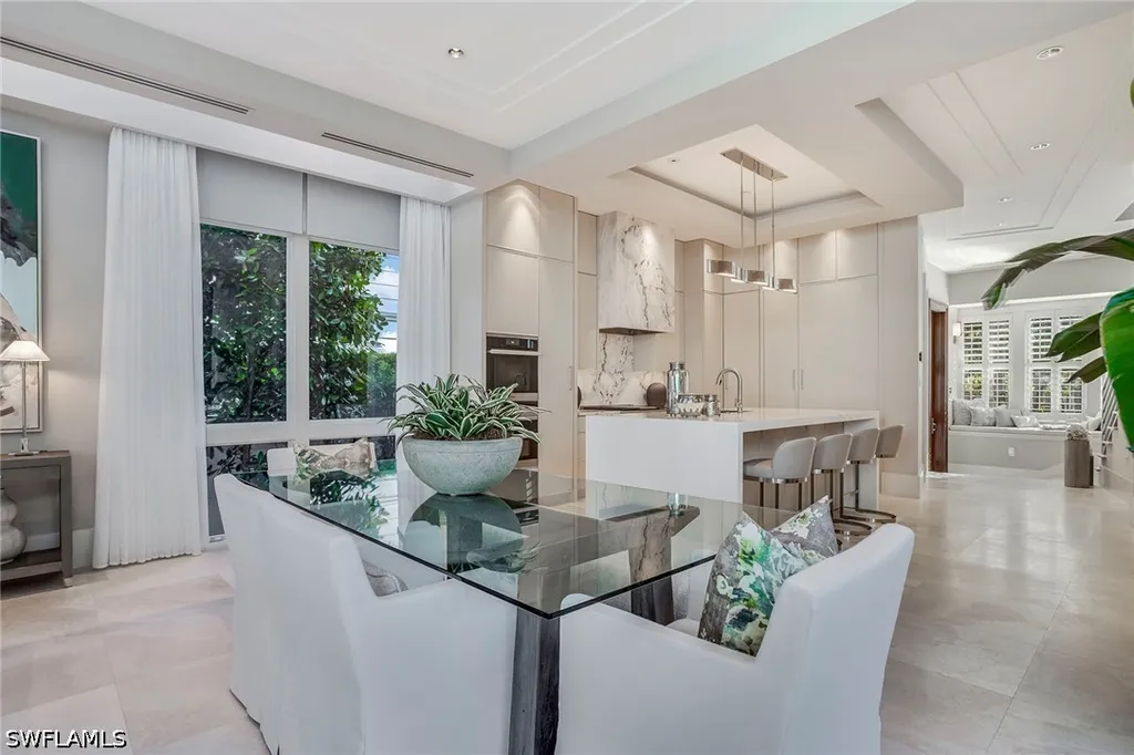 32 6th Street S Naples FL 34102