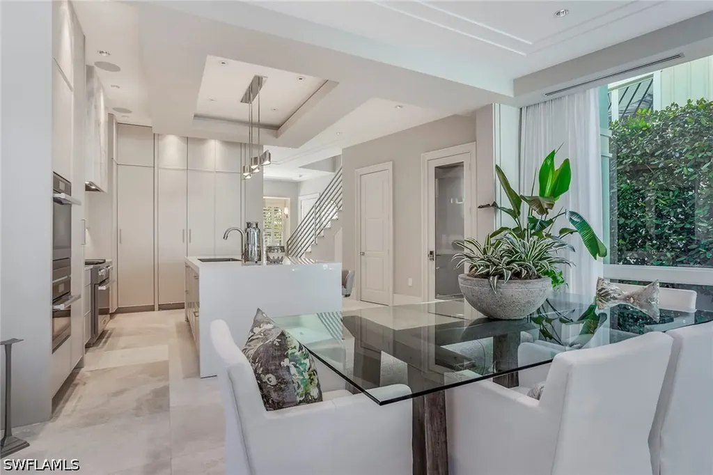 32 6th Street S Naples FL 34102