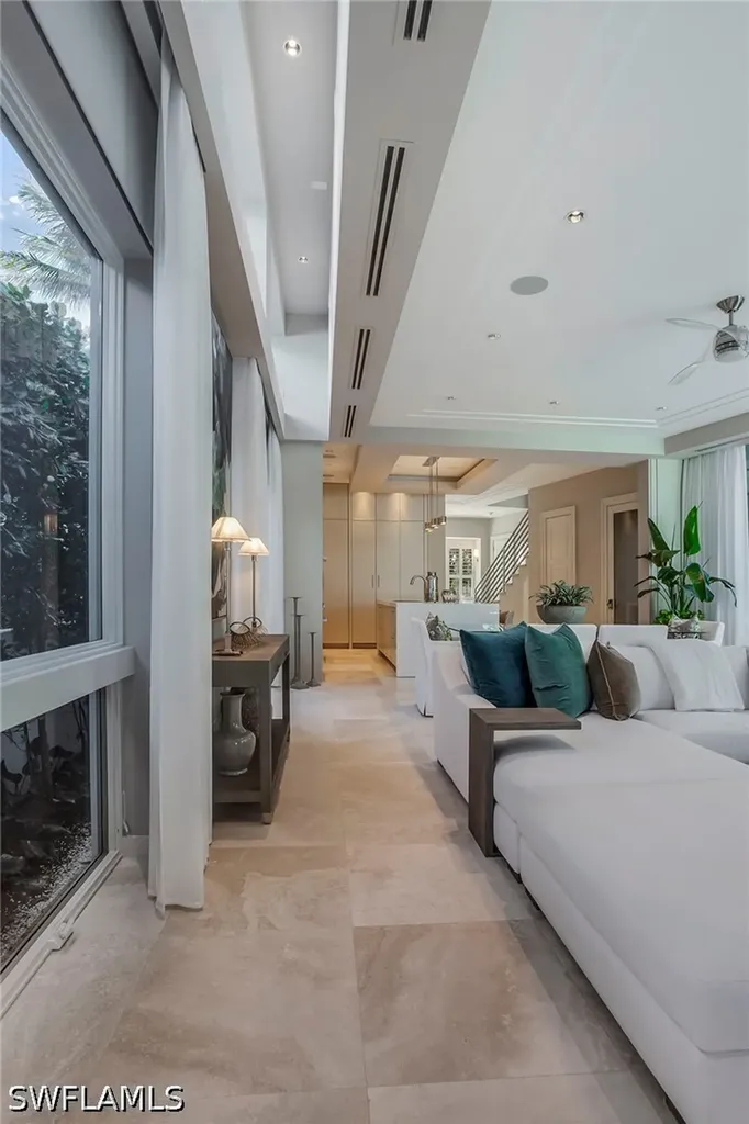 32 6th Street S Naples FL 34102