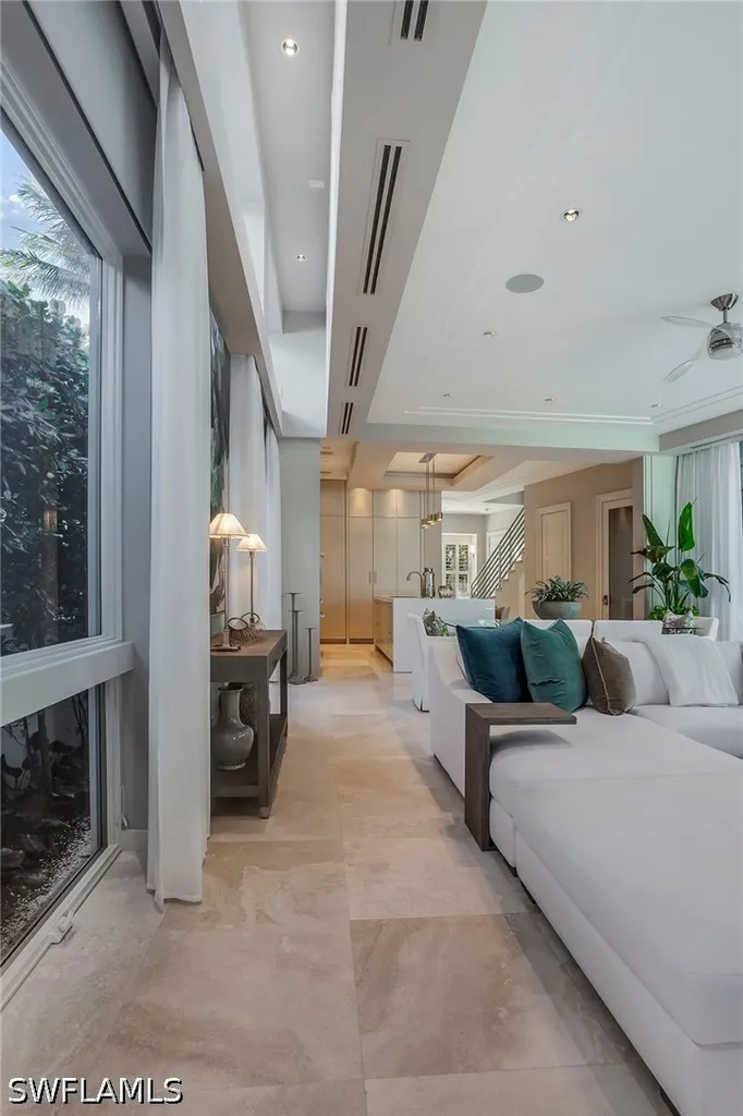 32 6th Street S Naples FL 34102