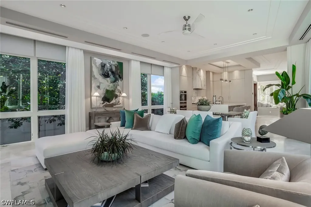32 6th Street S Naples FL 34102