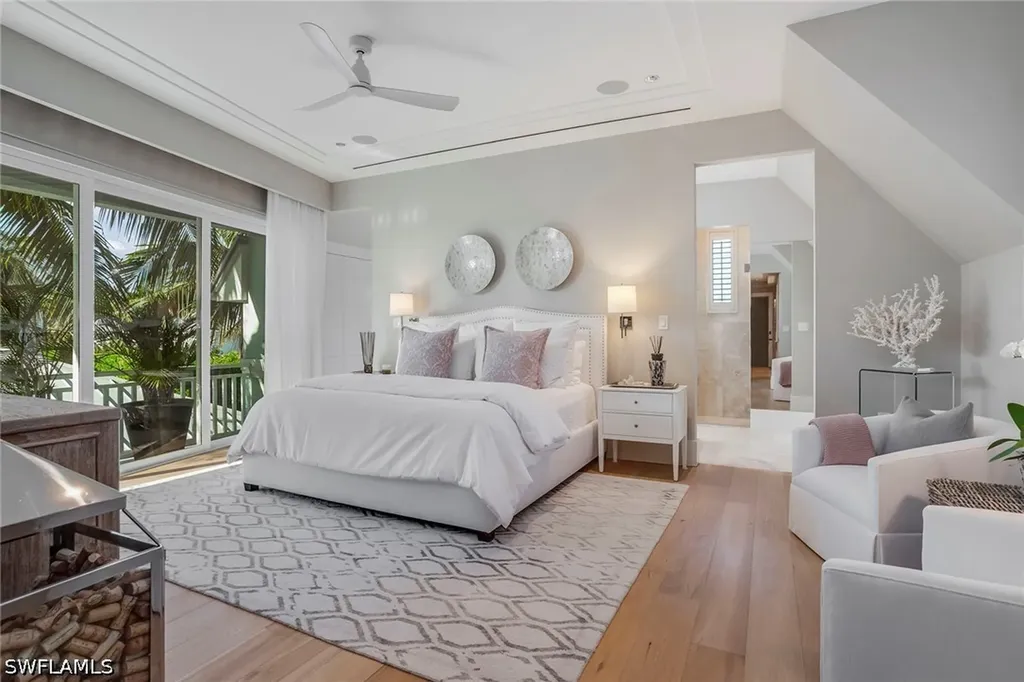 32 6th Street S Naples FL 34102