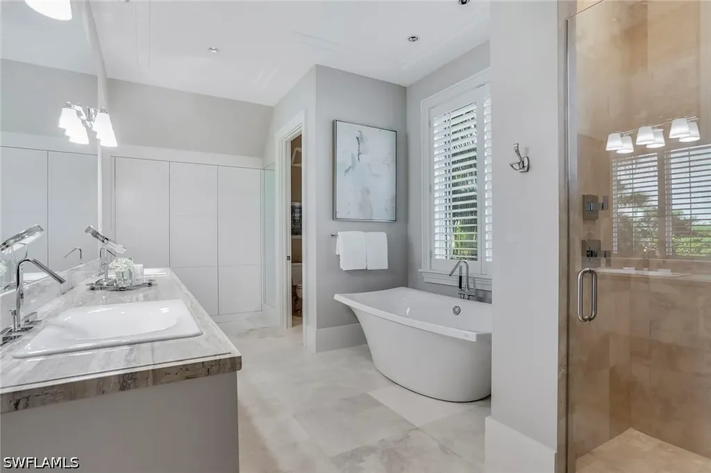 32 6th Street S Naples FL 34102