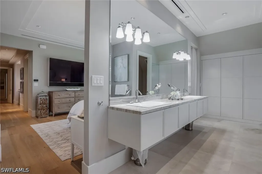 32 6th Street S Naples FL 34102