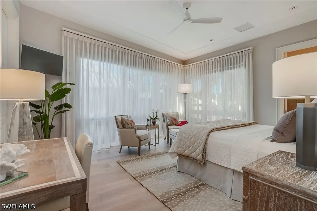 32 6th Street S Naples FL 34102