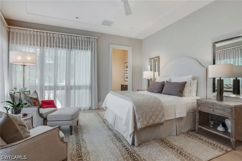 32 6th Street S Naples FL 34102