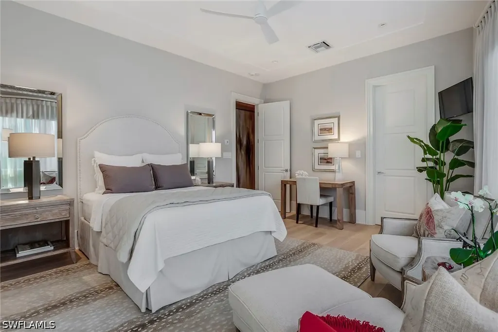 32 6th Street S Naples FL 34102