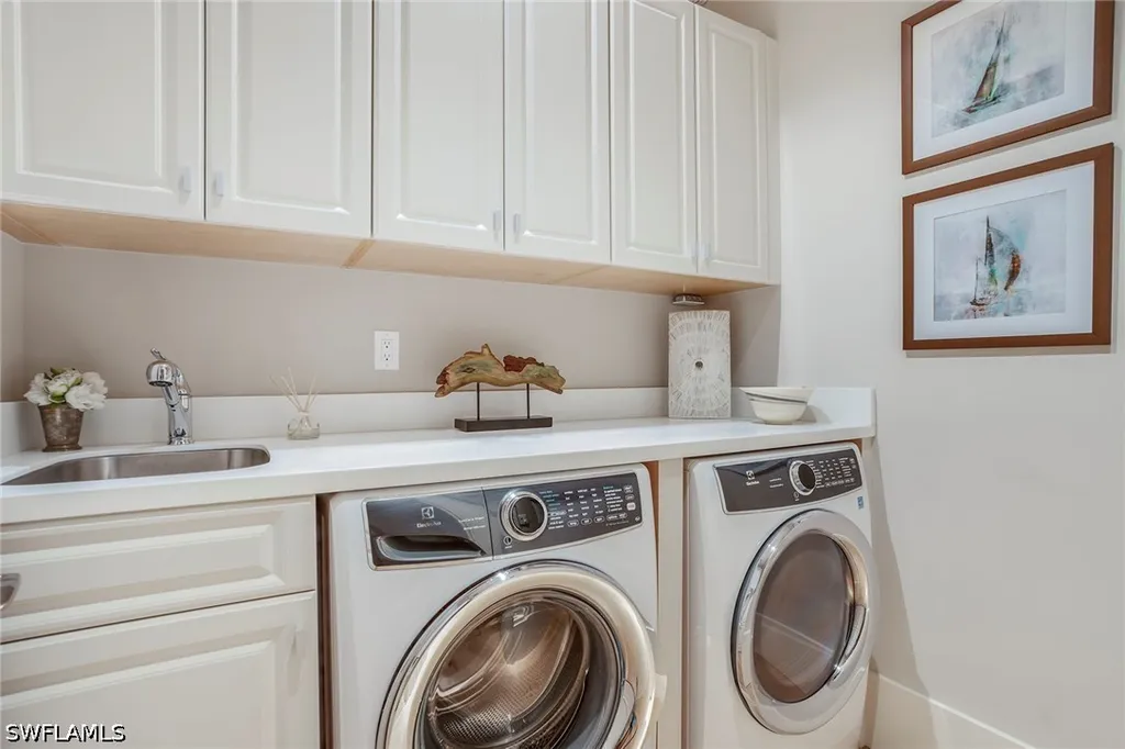 32 6th Street S Naples FL 34102